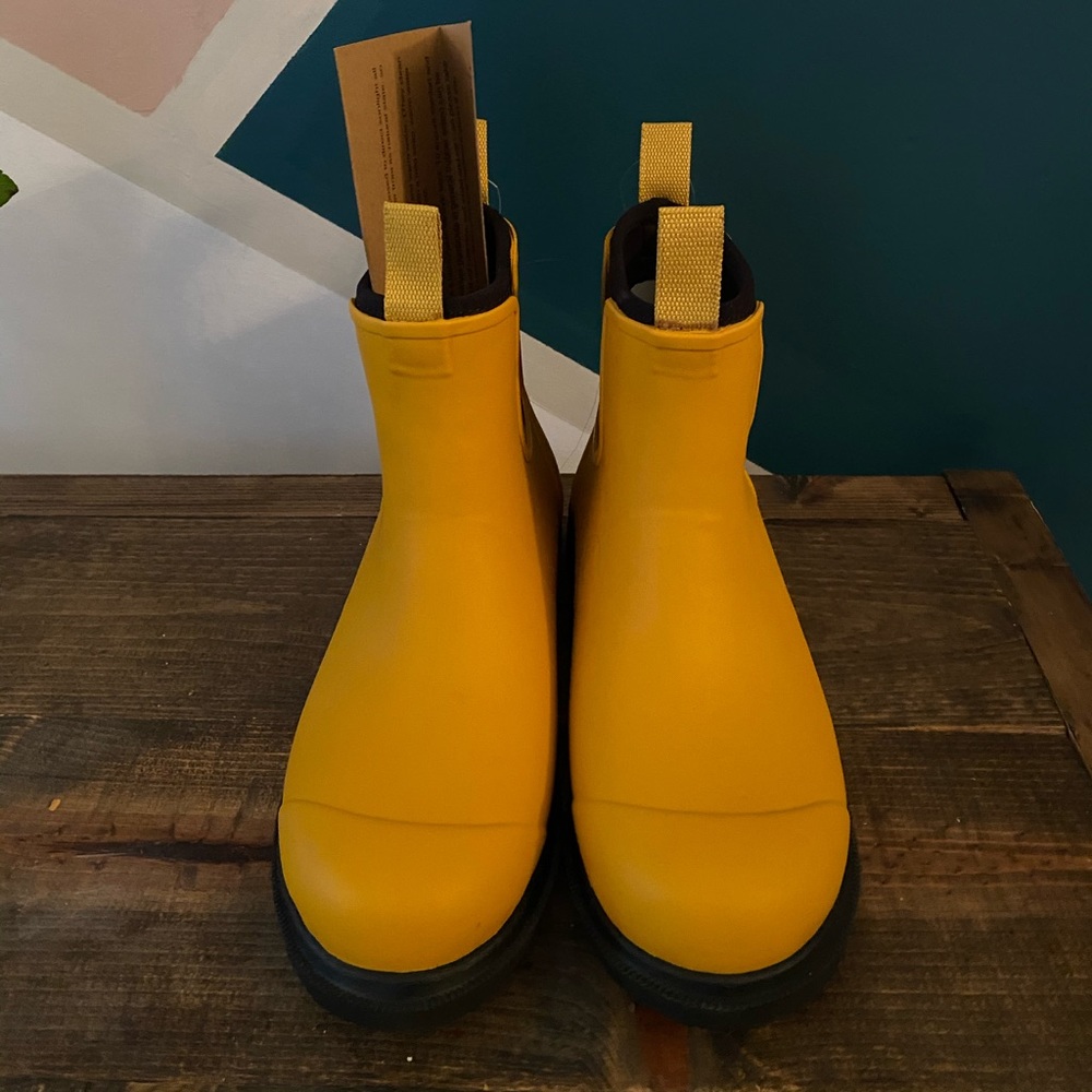 New Merry People mustard yellow rain boots
